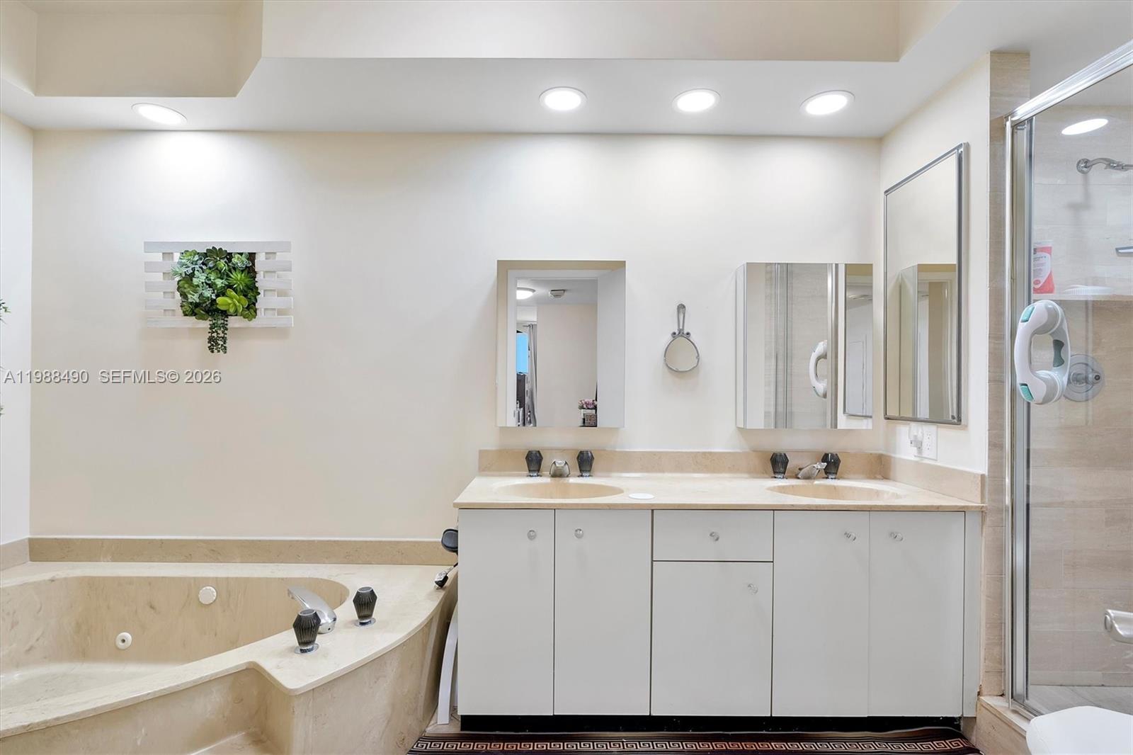 image Hamptons West36