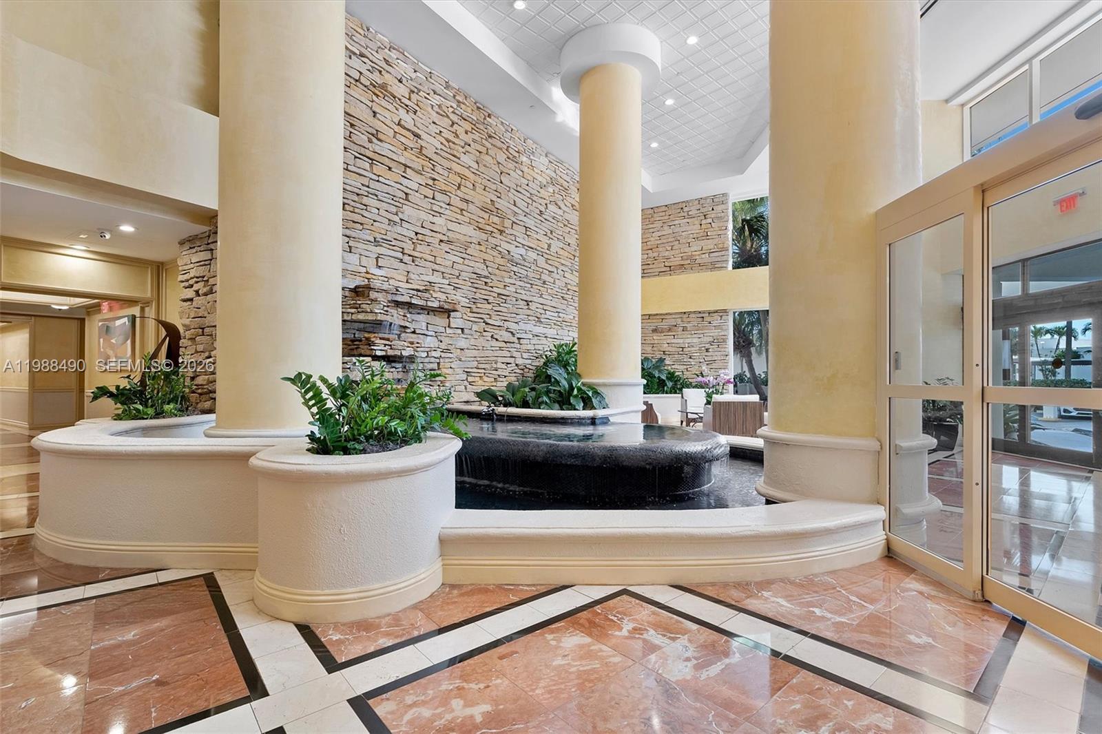 image Hamptons West44