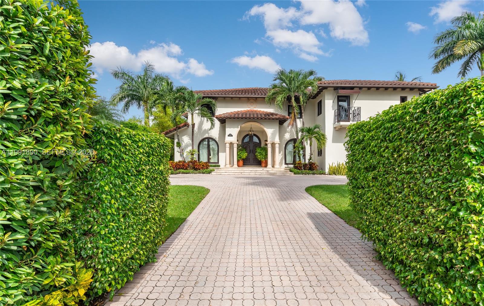 174 Isla Dorada Blvd Coral Gables, FL 33143