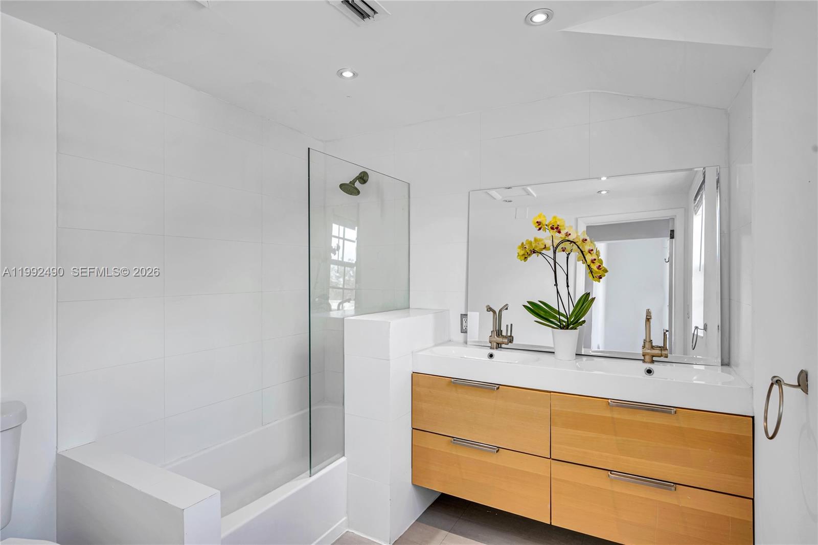 1601 SW 11th Ter Miami, FL 33135