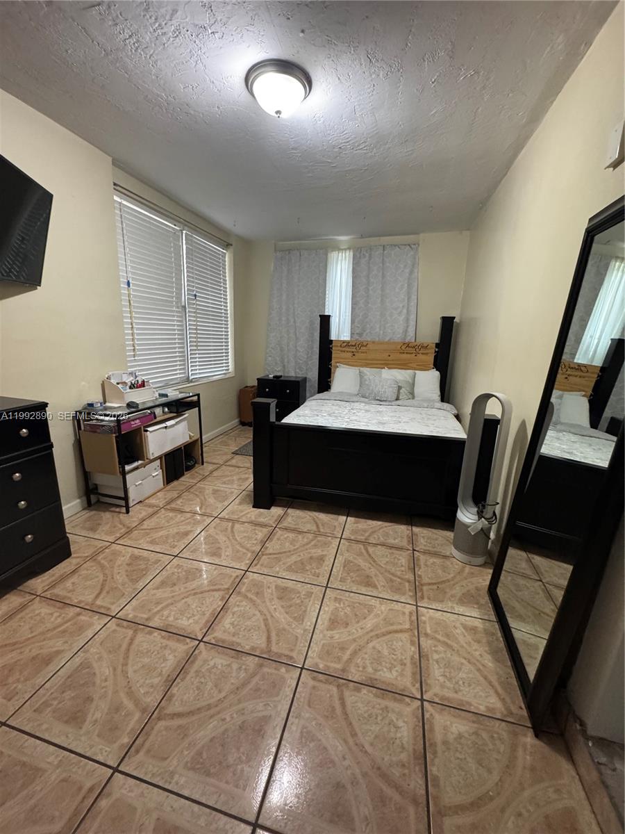 5890 NW 16th Ct Sunrise, FL 33313