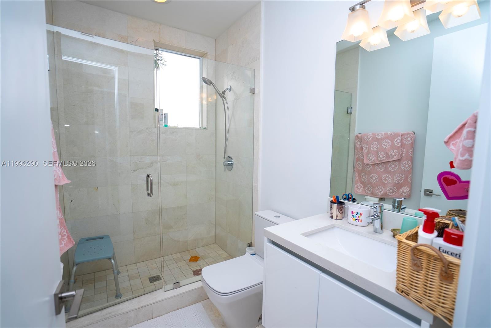 10272 NW 75th Ter Doral, FL 33178