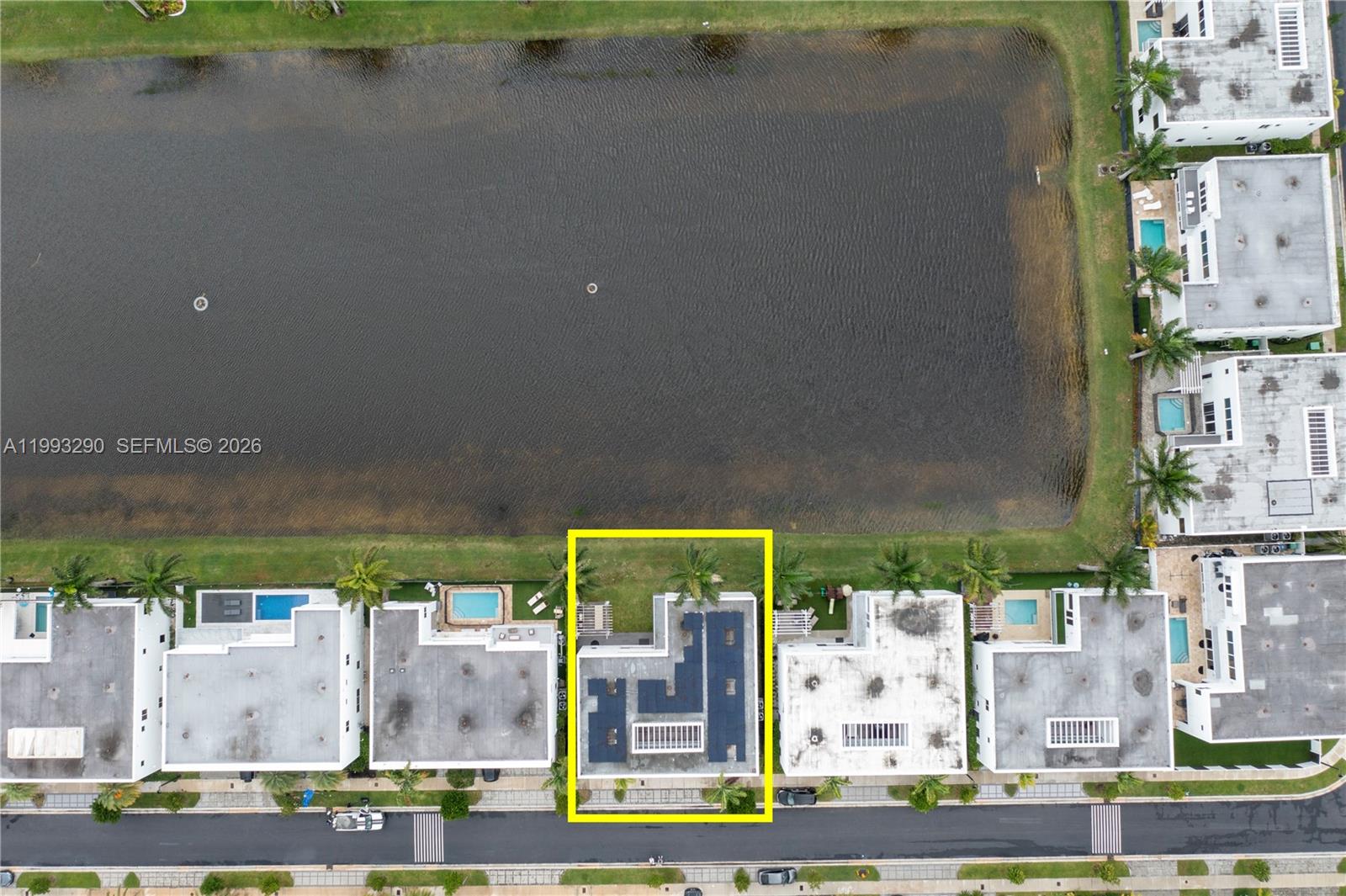 10272 NW 75th Ter Doral, FL 33178