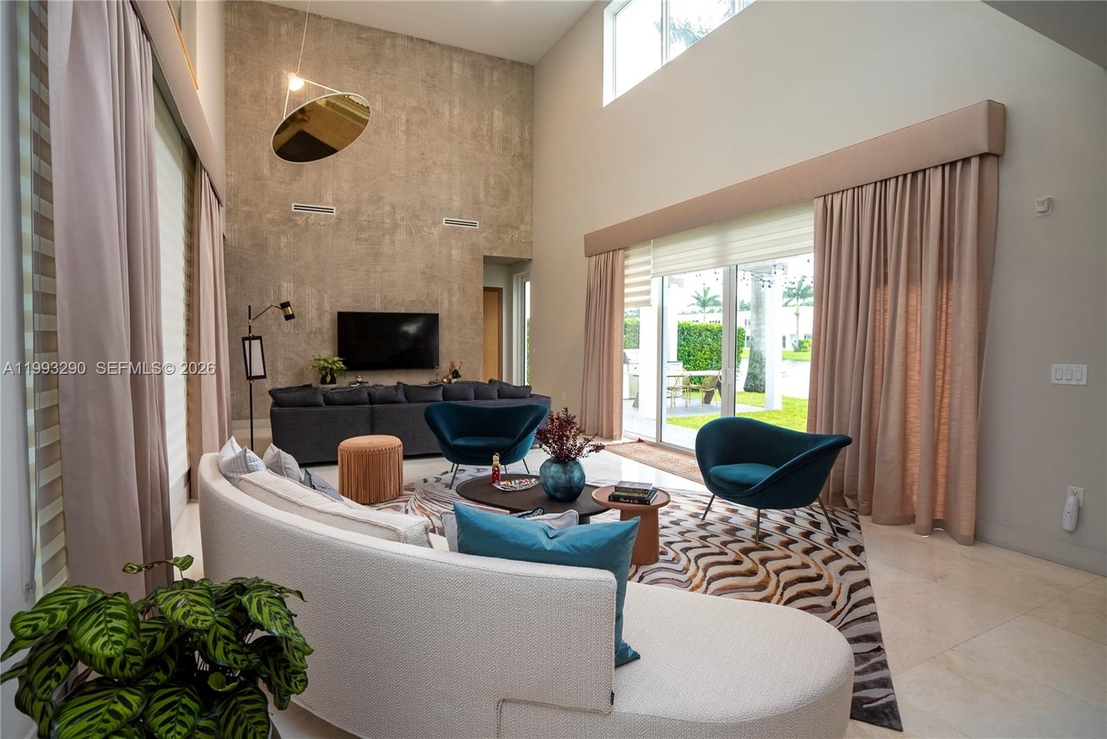 10272 NW 75th Ter Doral, FL 33178