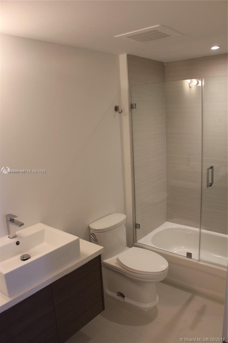 image Brickell Ten8