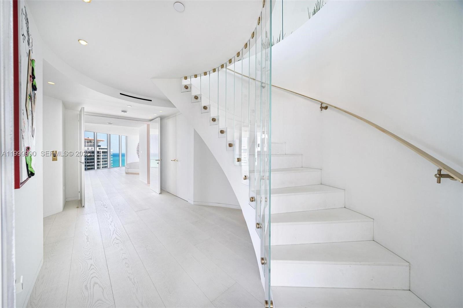 300 S Pointe Dr #PH-5 Miami Beach, FL 33139