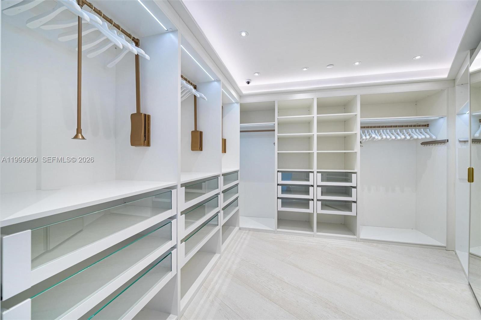 300 S Pointe Dr #PH-5 Miami Beach, FL 33139