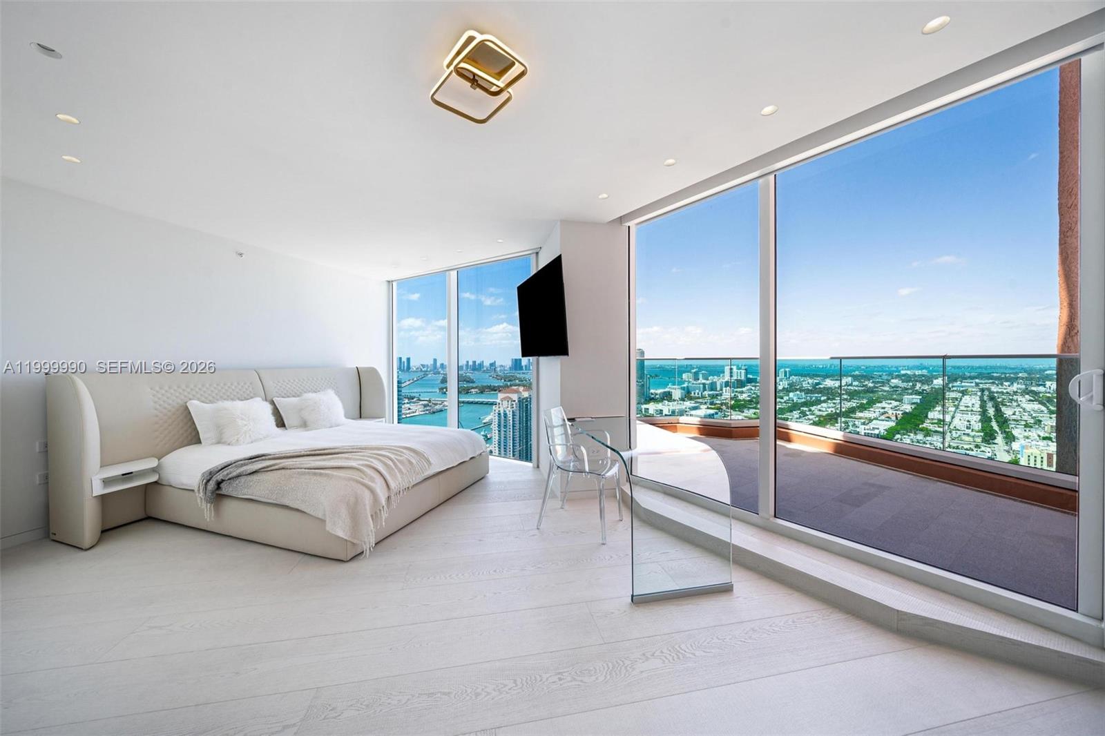 300 S Pointe Dr #PH-5 Miami Beach, FL 33139