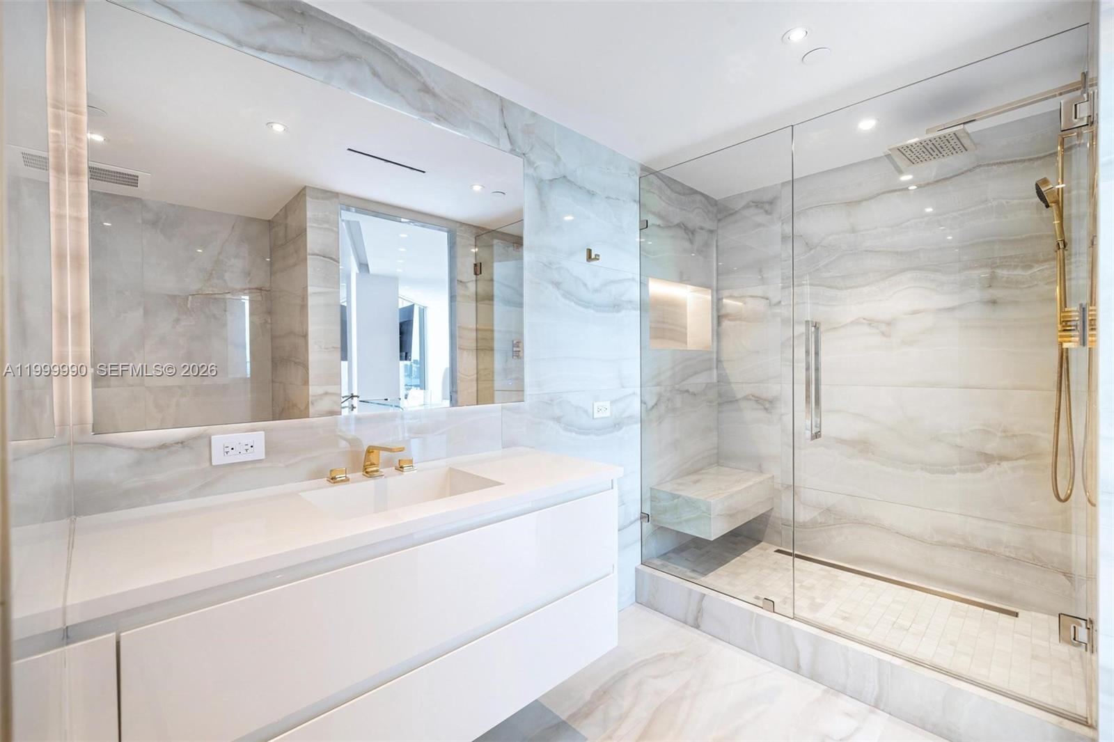 300 S Pointe Dr #PH-5 Miami Beach, FL 33139