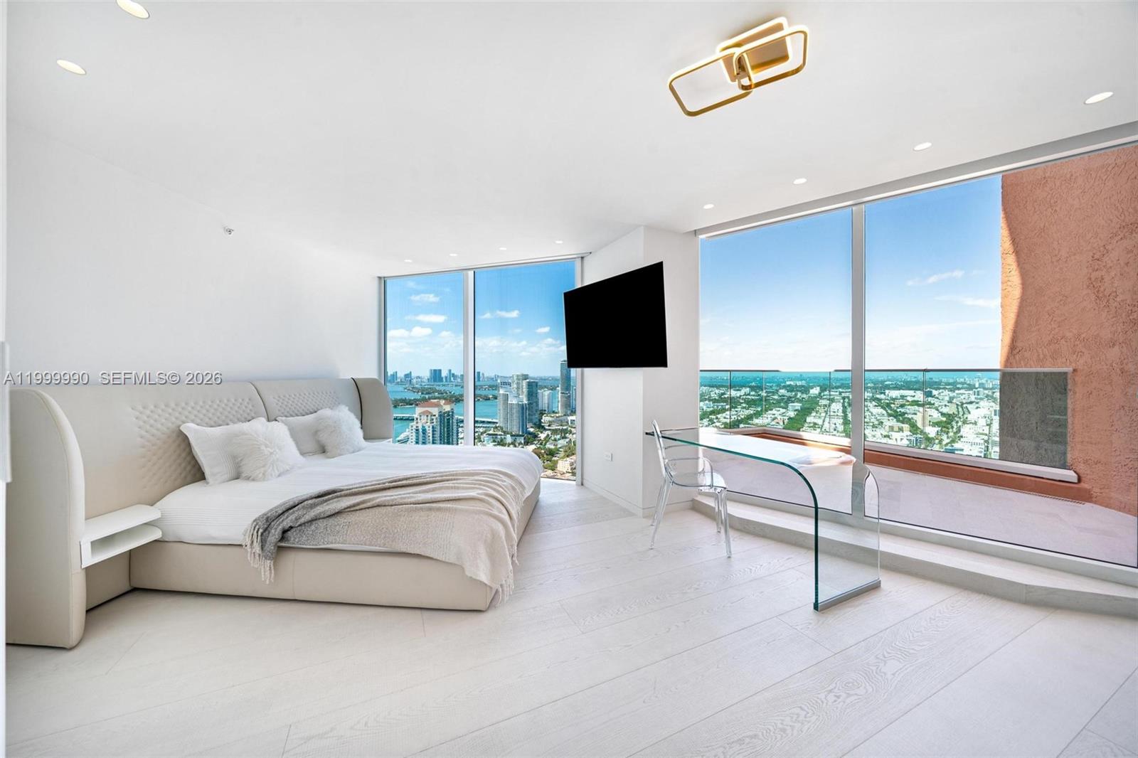 300 S Pointe Dr #PH-5 Miami Beach, FL 33139