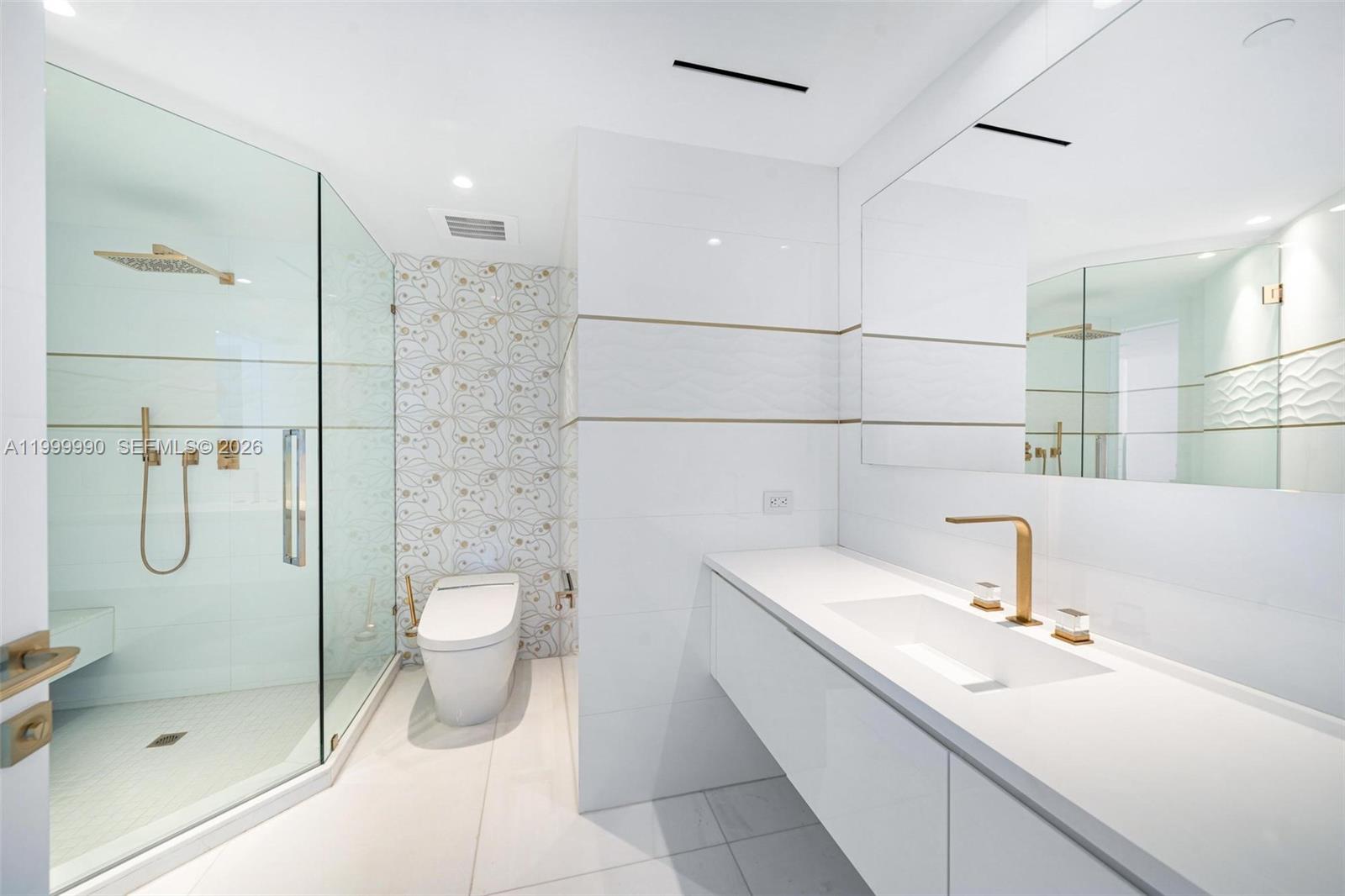 300 S Pointe Dr #PH-5 Miami Beach, FL 33139