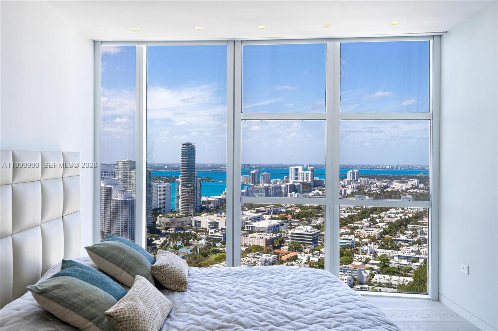 300 S Pointe Dr #PH-5 Miami Beach, FL 33139