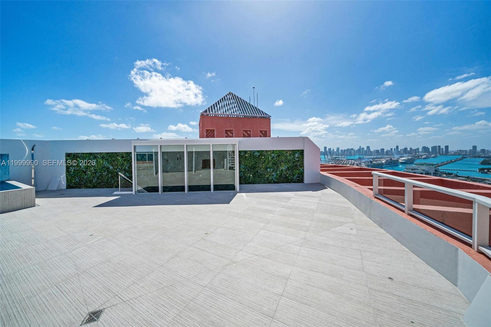 300 S Pointe Dr #PH-5 Miami Beach, FL 33139