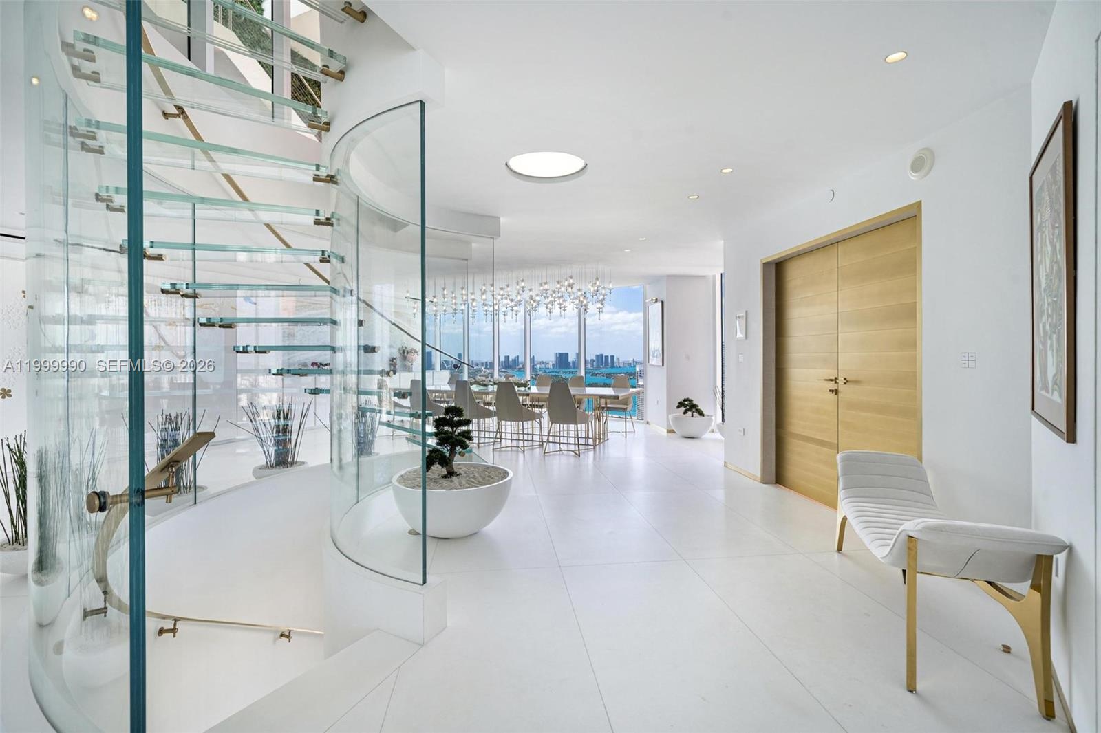 300 S Pointe Dr #PH-5 Miami Beach, FL 33139