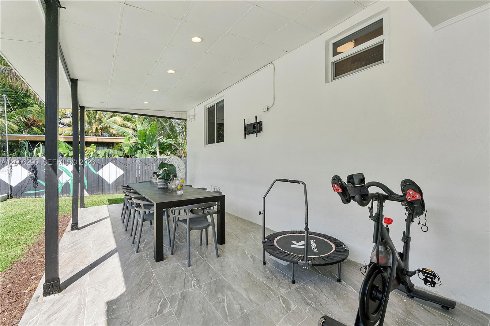14830 N Spur Dr Miami, FL 33161