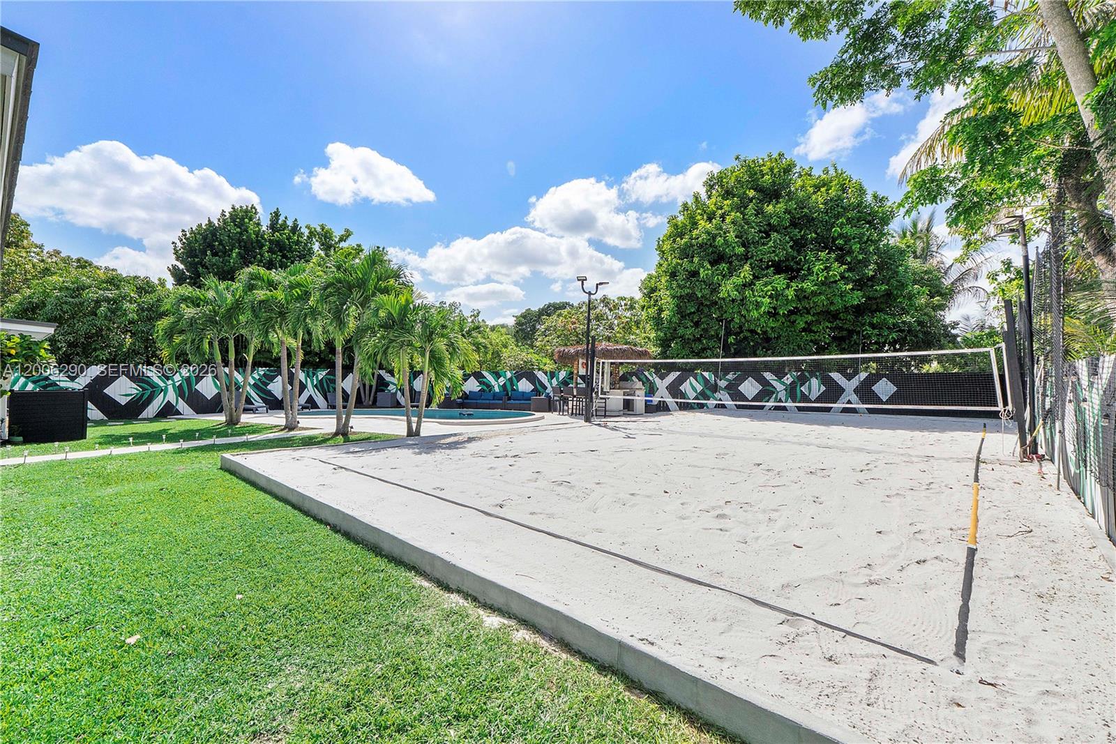14830 N Spur Dr Miami, FL 33161