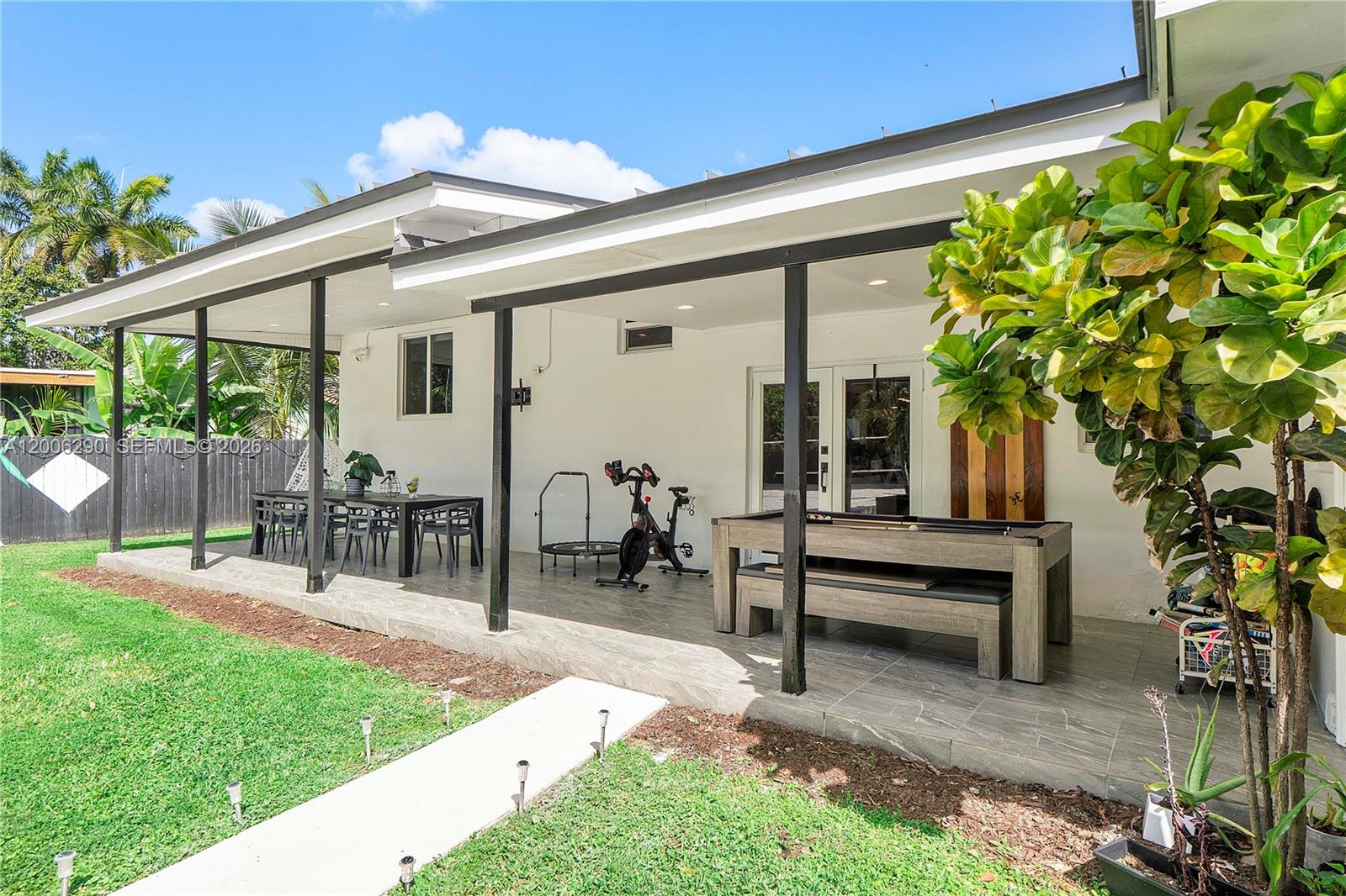 14830 N Spur Dr Miami, FL 33161