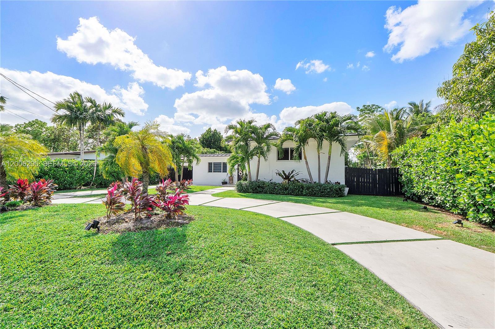 14830 N Spur Dr Miami, FL 33161