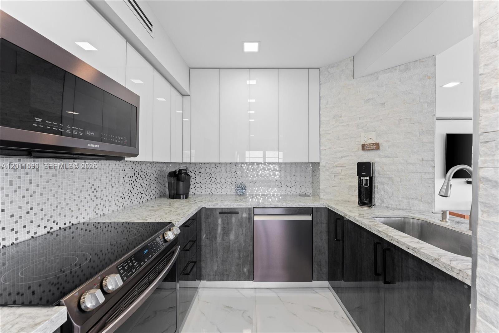 340 Sunset Dr #1810 Fort Lauderdale, FL 33301
