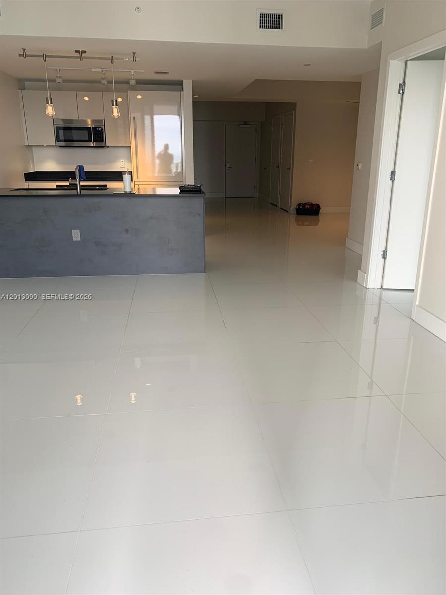 1010 Brickell Ave #3704 Miami, FL 33131
