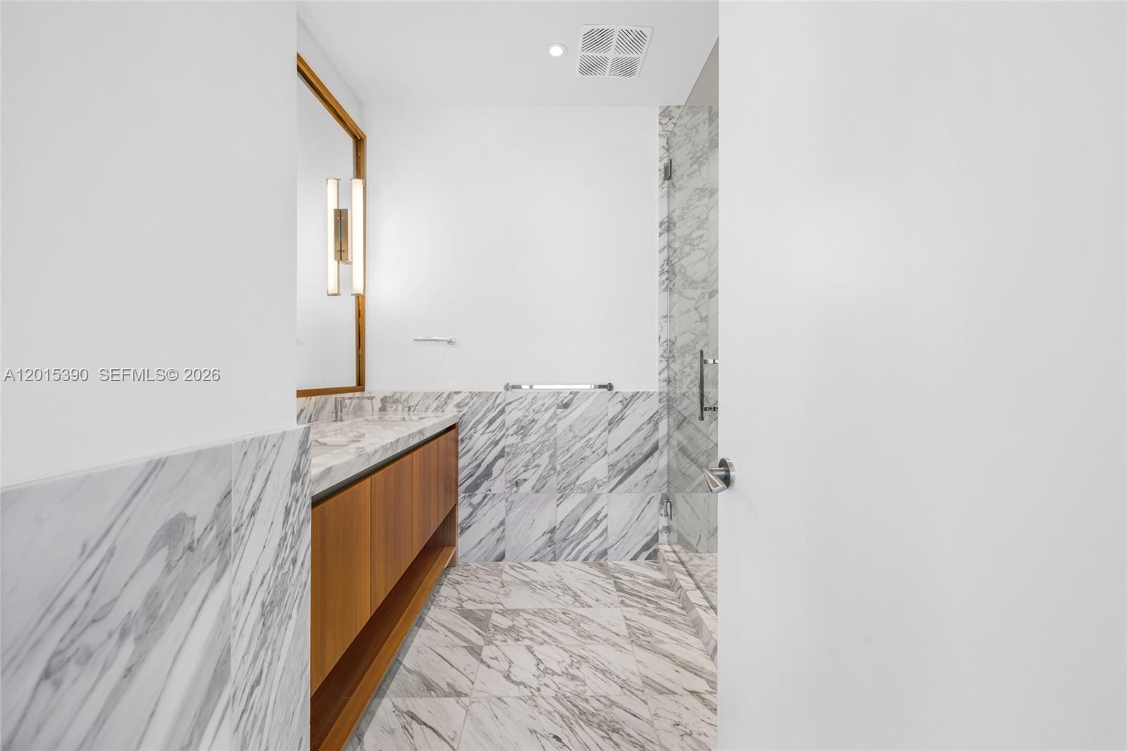 175 SE 25th Rd #1203 Miami, FL 33129