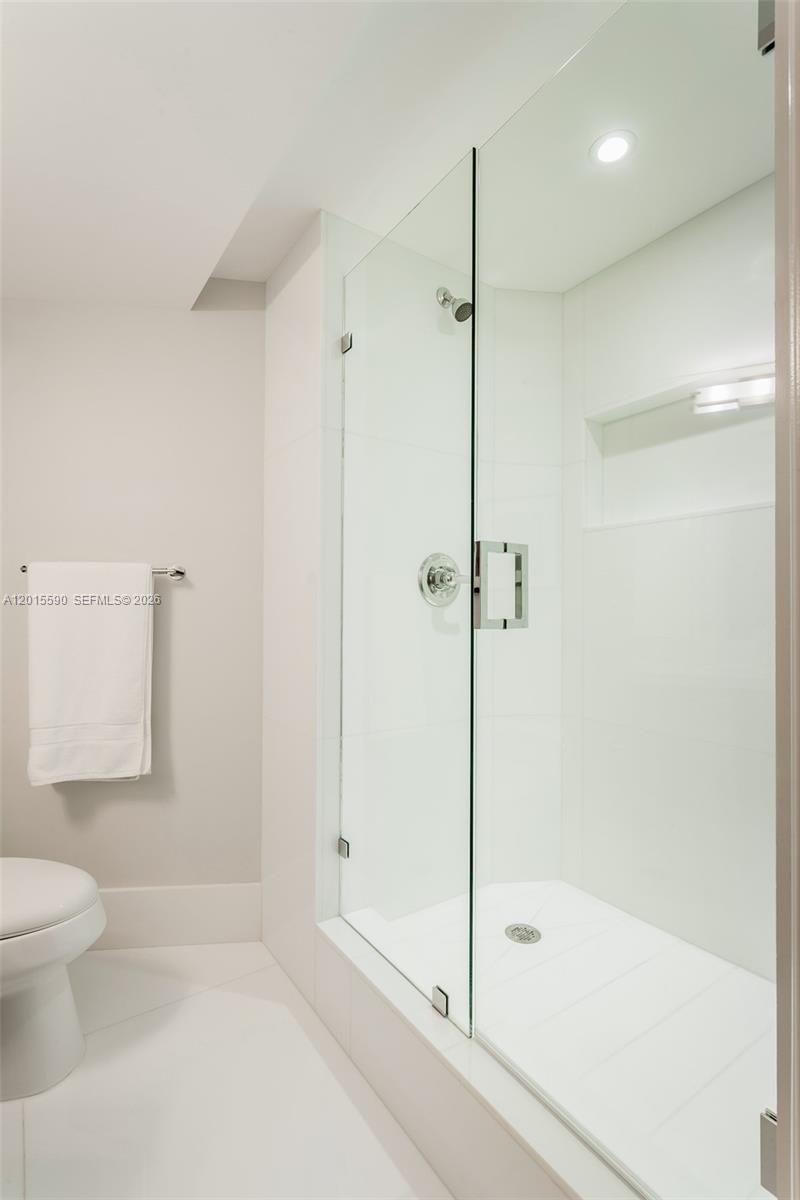 6700 Indian Crk Dr #1402 Miami Beach, FL 33141
