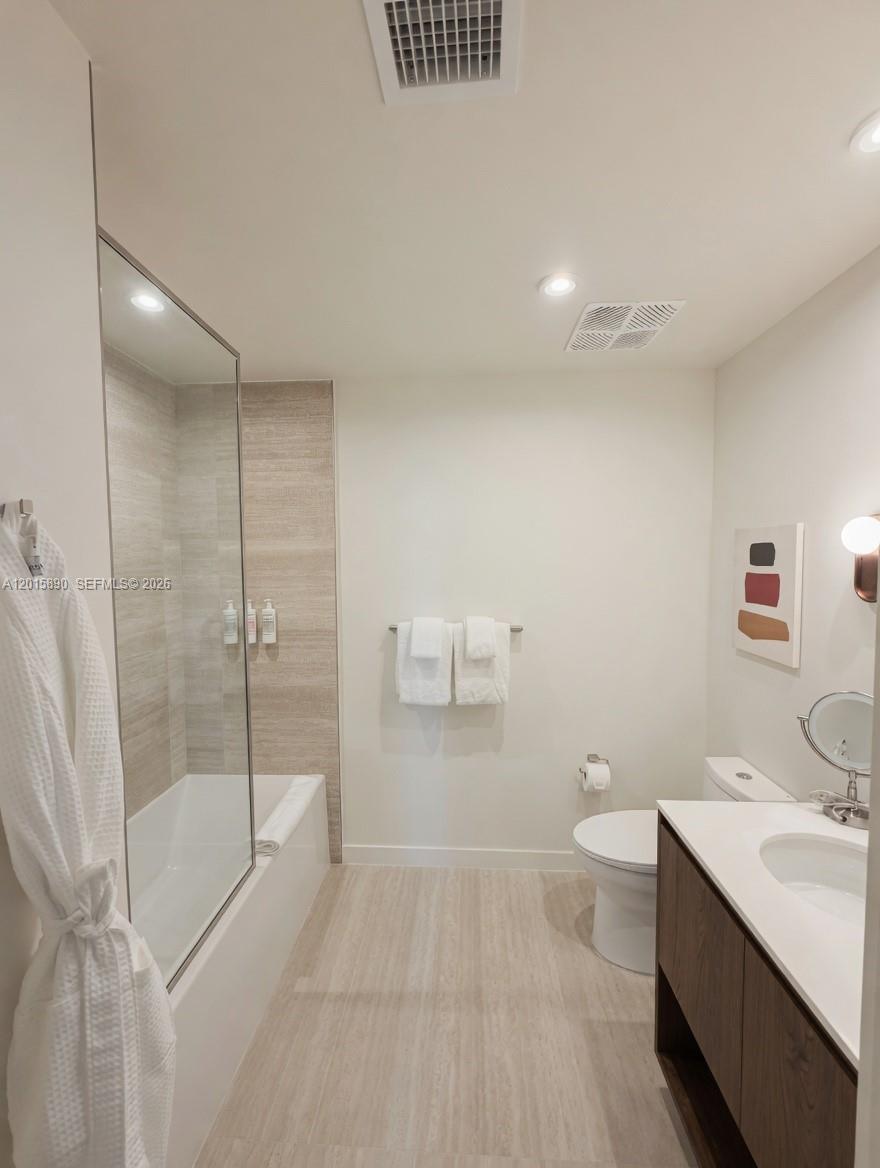 1611 SW 2nd Ave #707 Miami, FL 33129