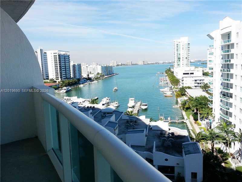 7900 Harbor Is Dr #1010