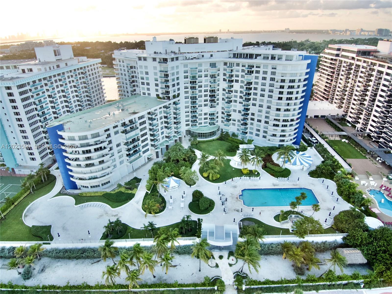 5151 Collins Ave #428
