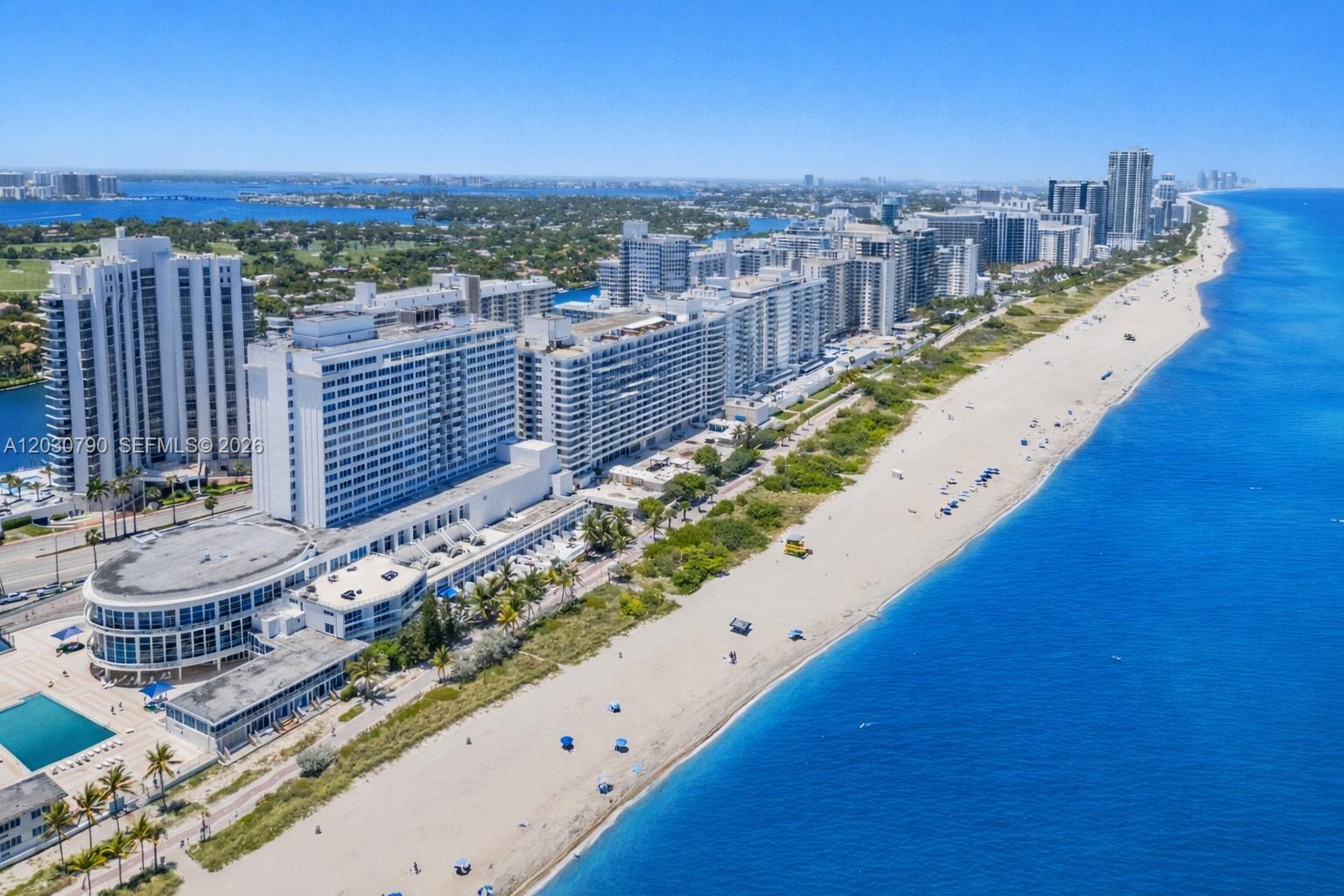 5445 Collins Ave #1506