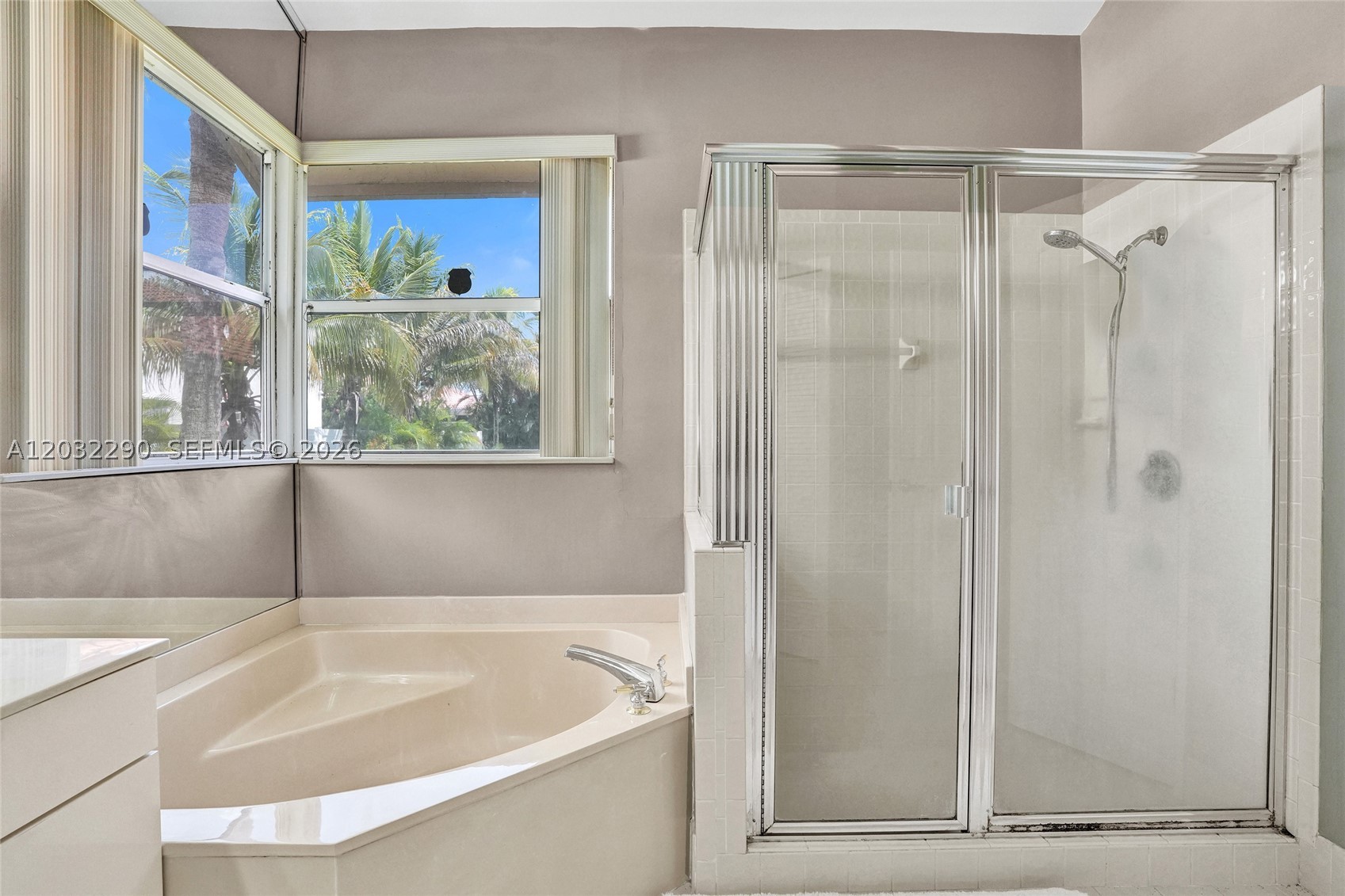8269 NW 40th Ct Coral Springs, FL 33065