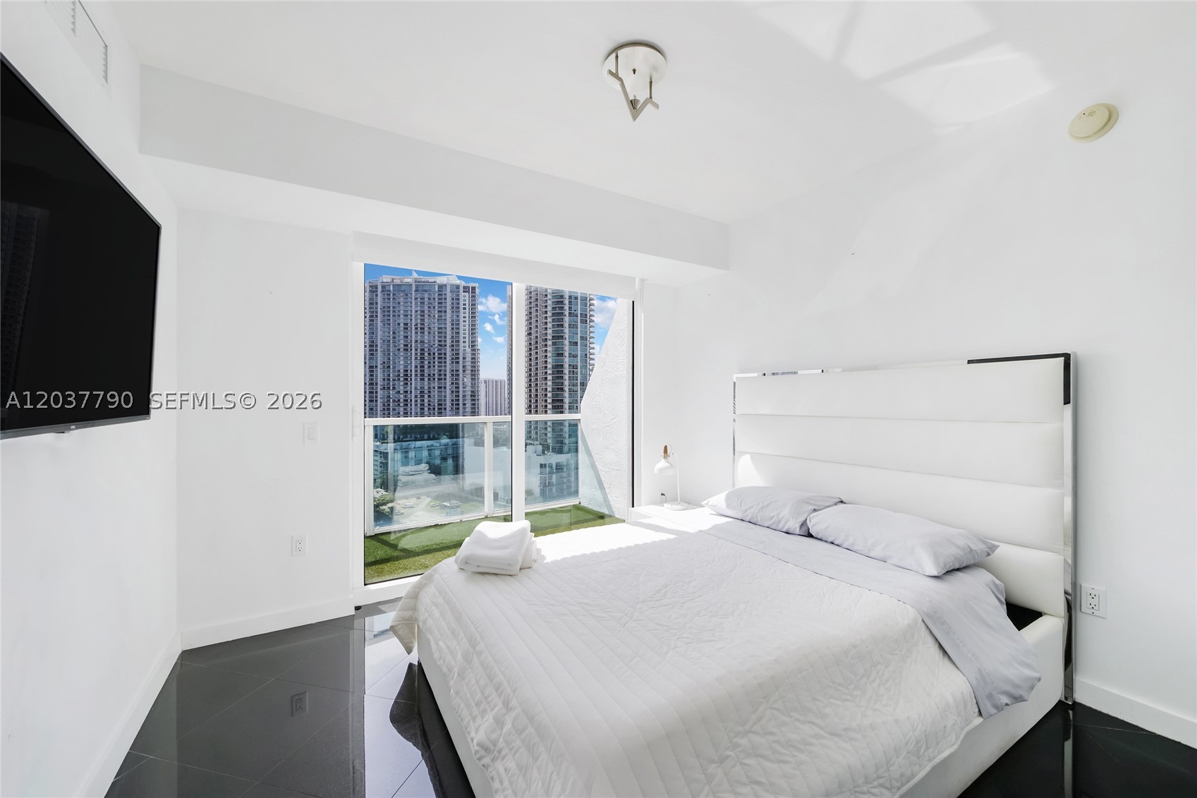 image Brickell on the River South14
