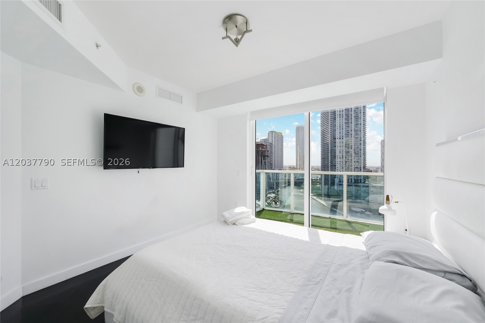 image Brickell on the River South15