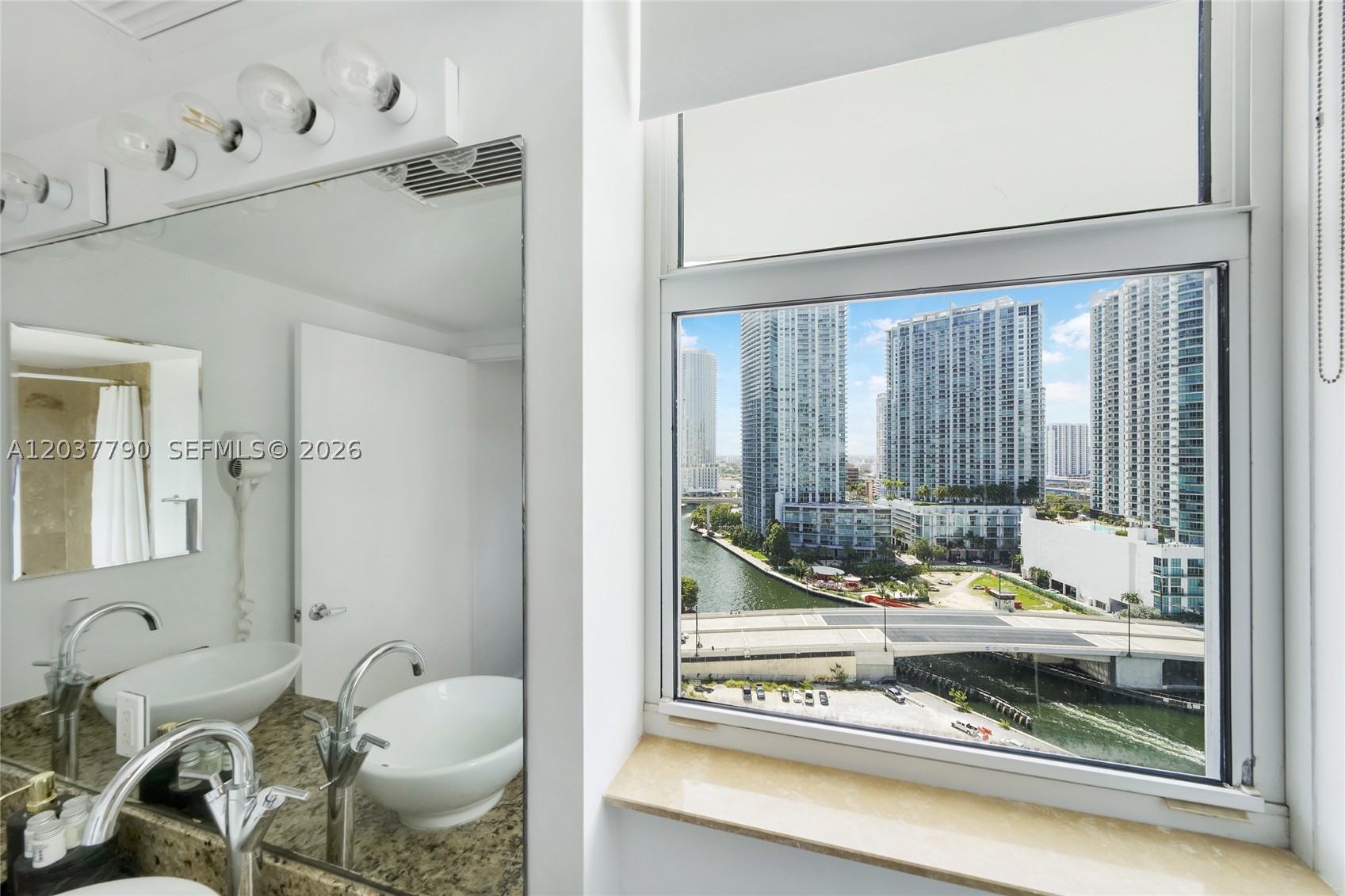 image Brickell on the River South22