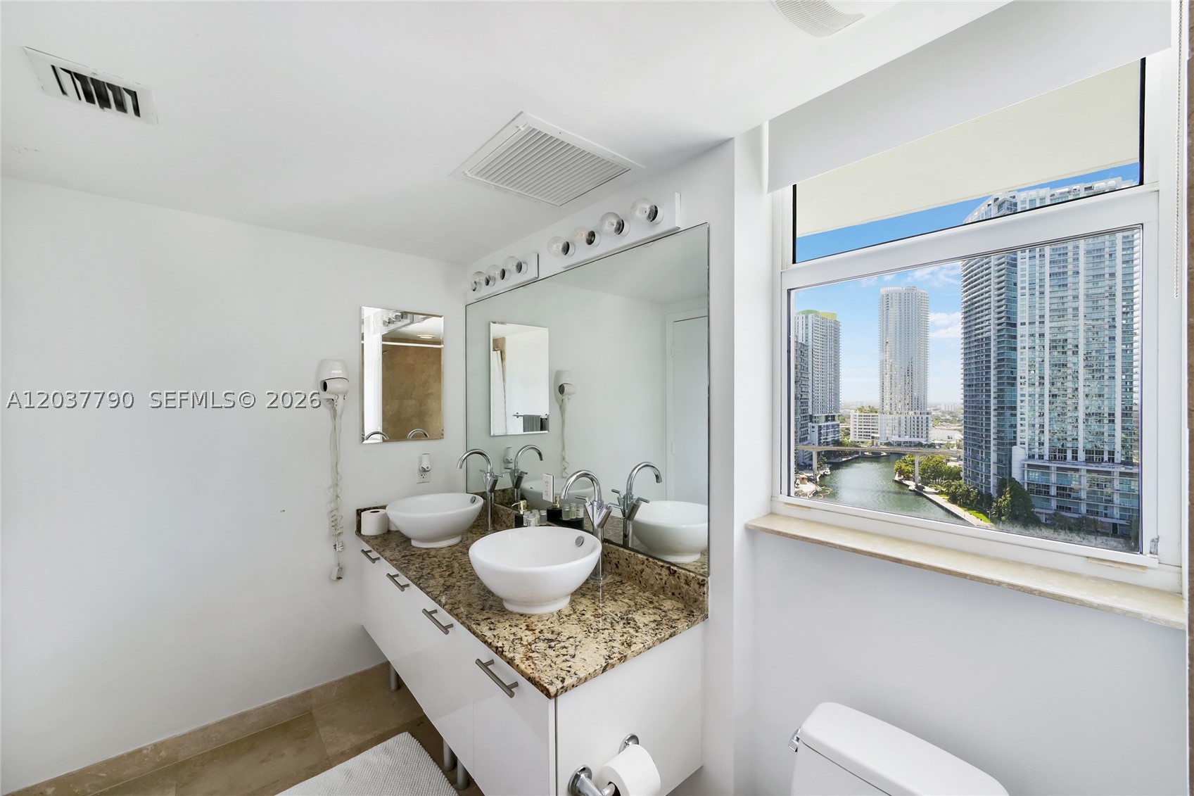 image Brickell on the River South30