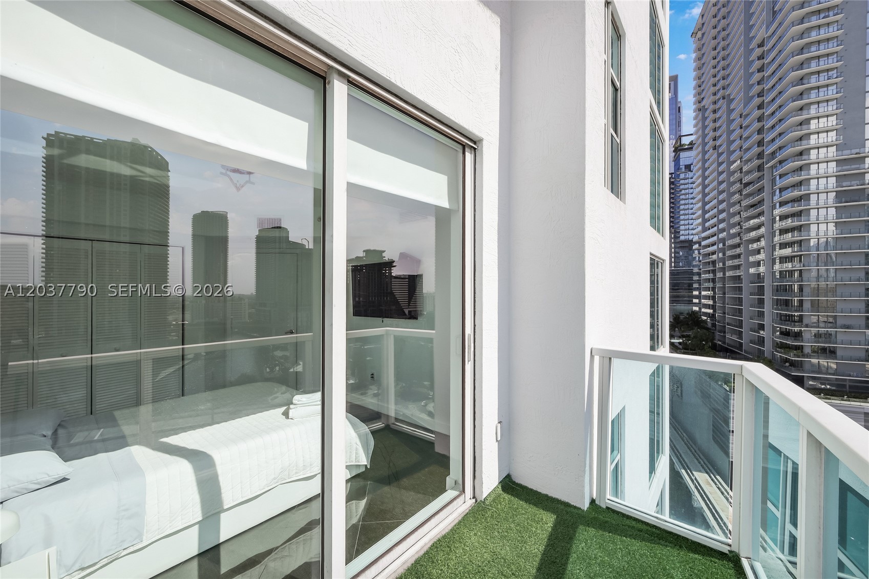 image Brickell on the River South43
