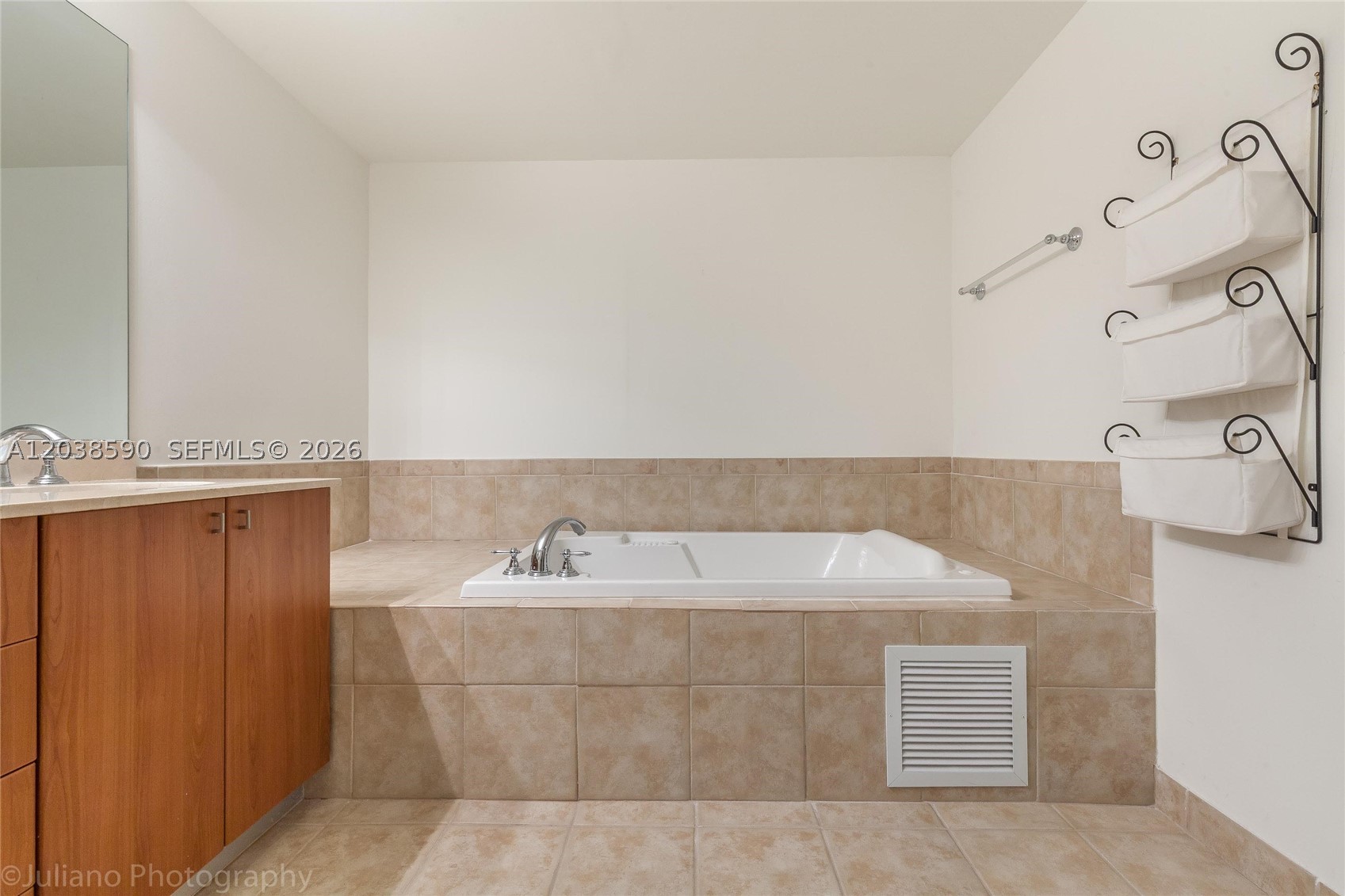 888 S Douglas Rd #1608 Coral Gables, FL 33134