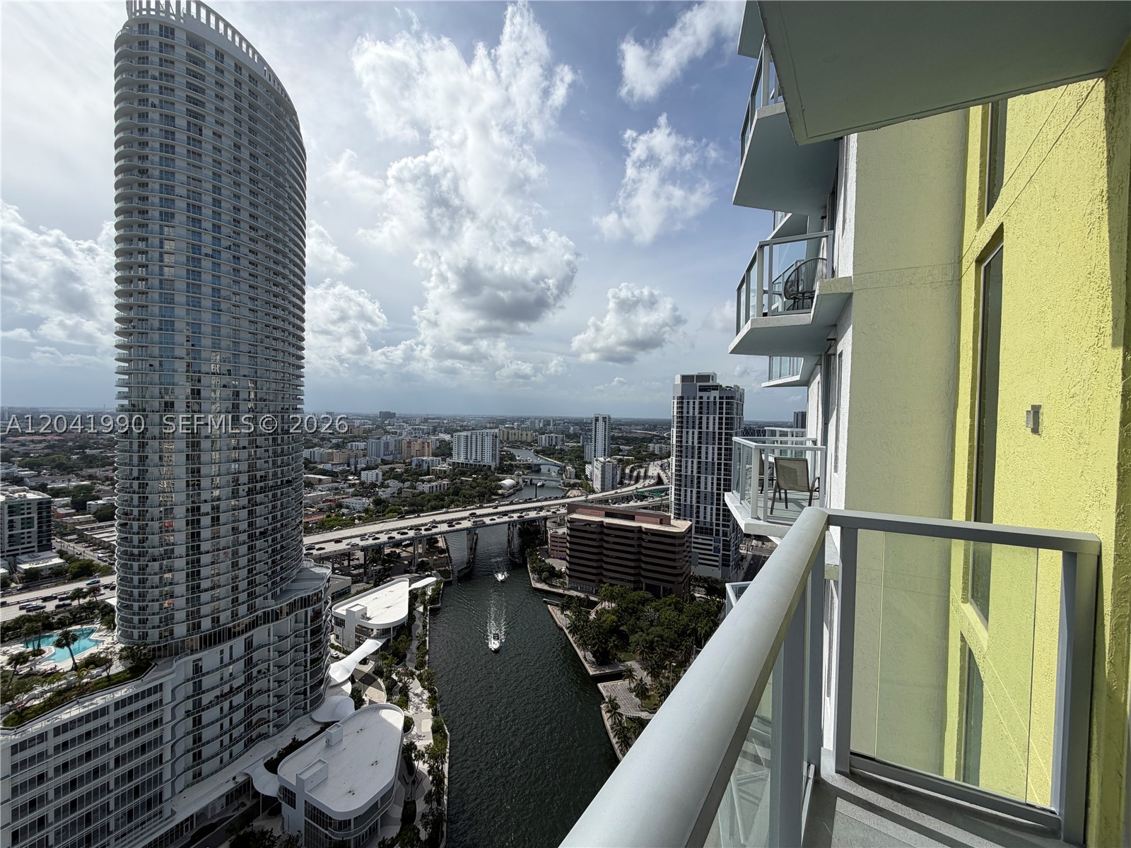 image Latitude on the River10