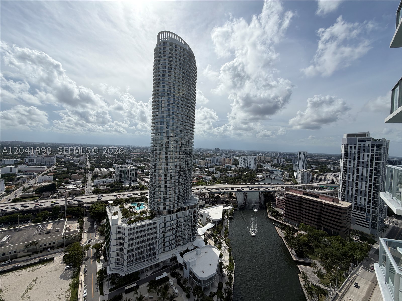 image Latitude on the River12
