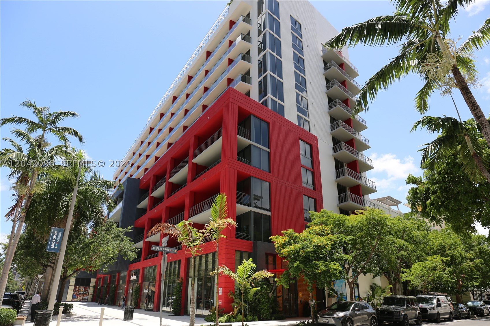 90 NE 32nd St #706