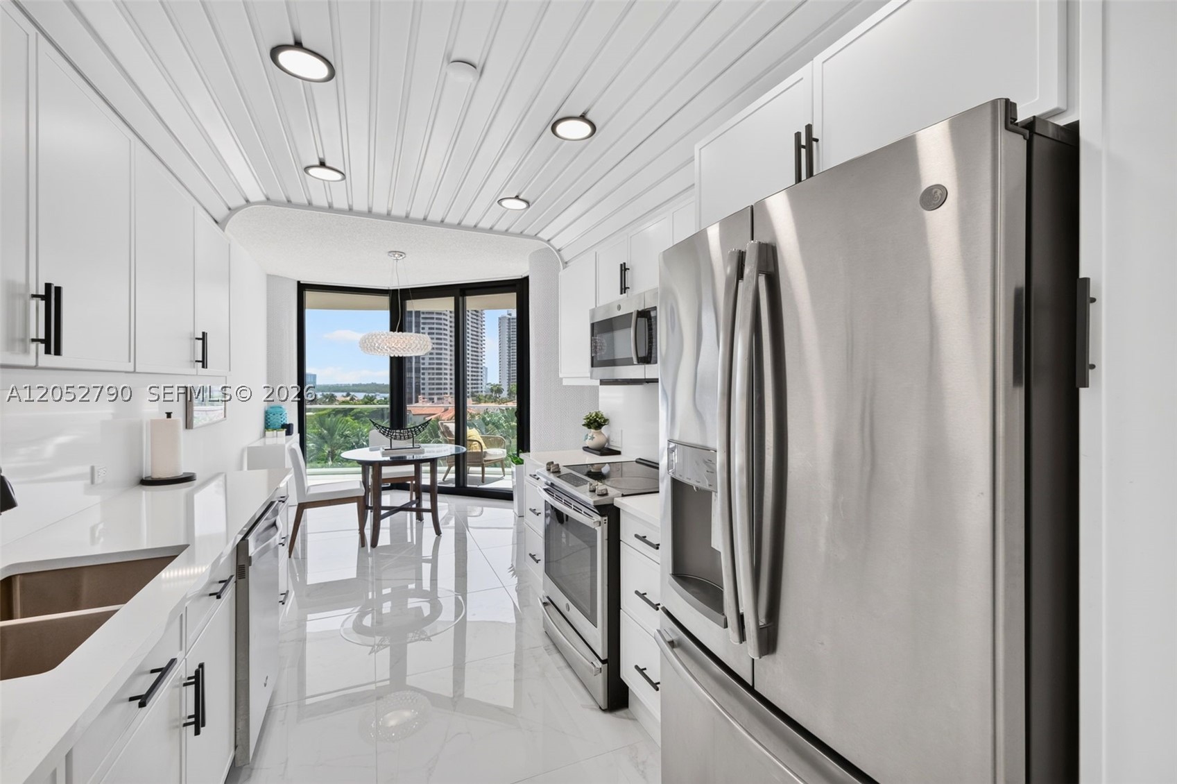 2800 Island Bl #904 Aventura, FL 33160