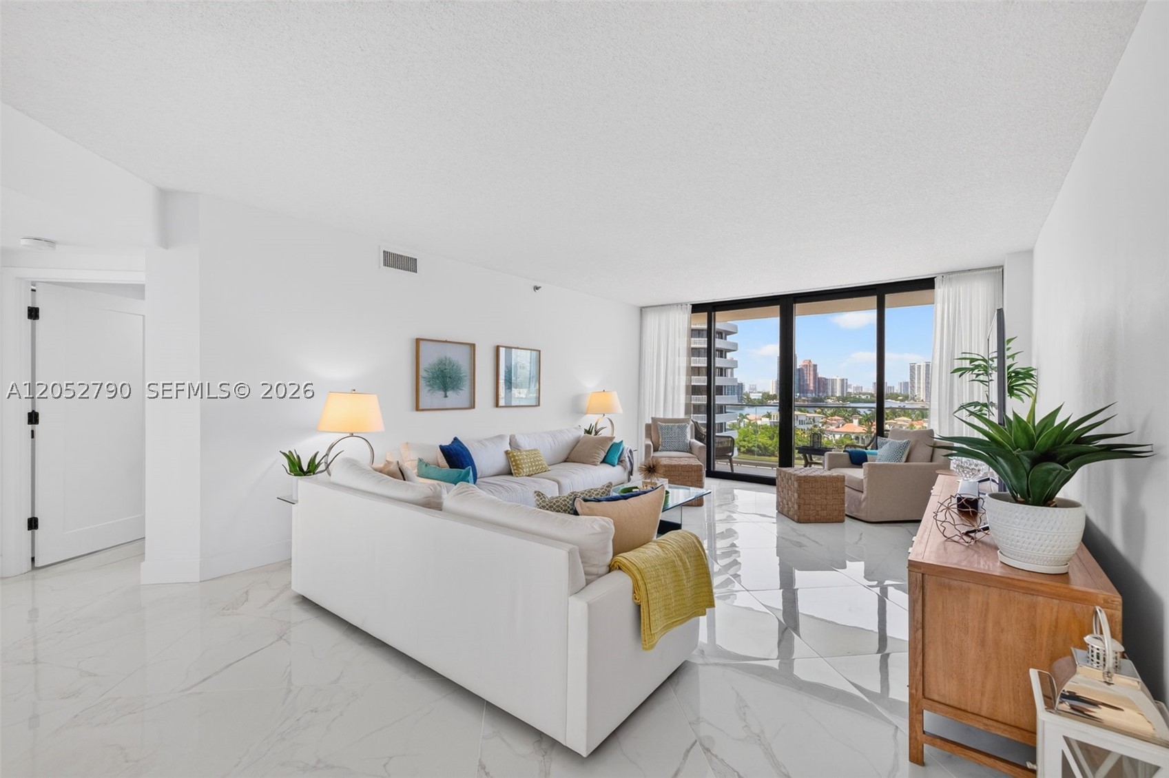 2800 Island Bl #904 Aventura, FL 33160