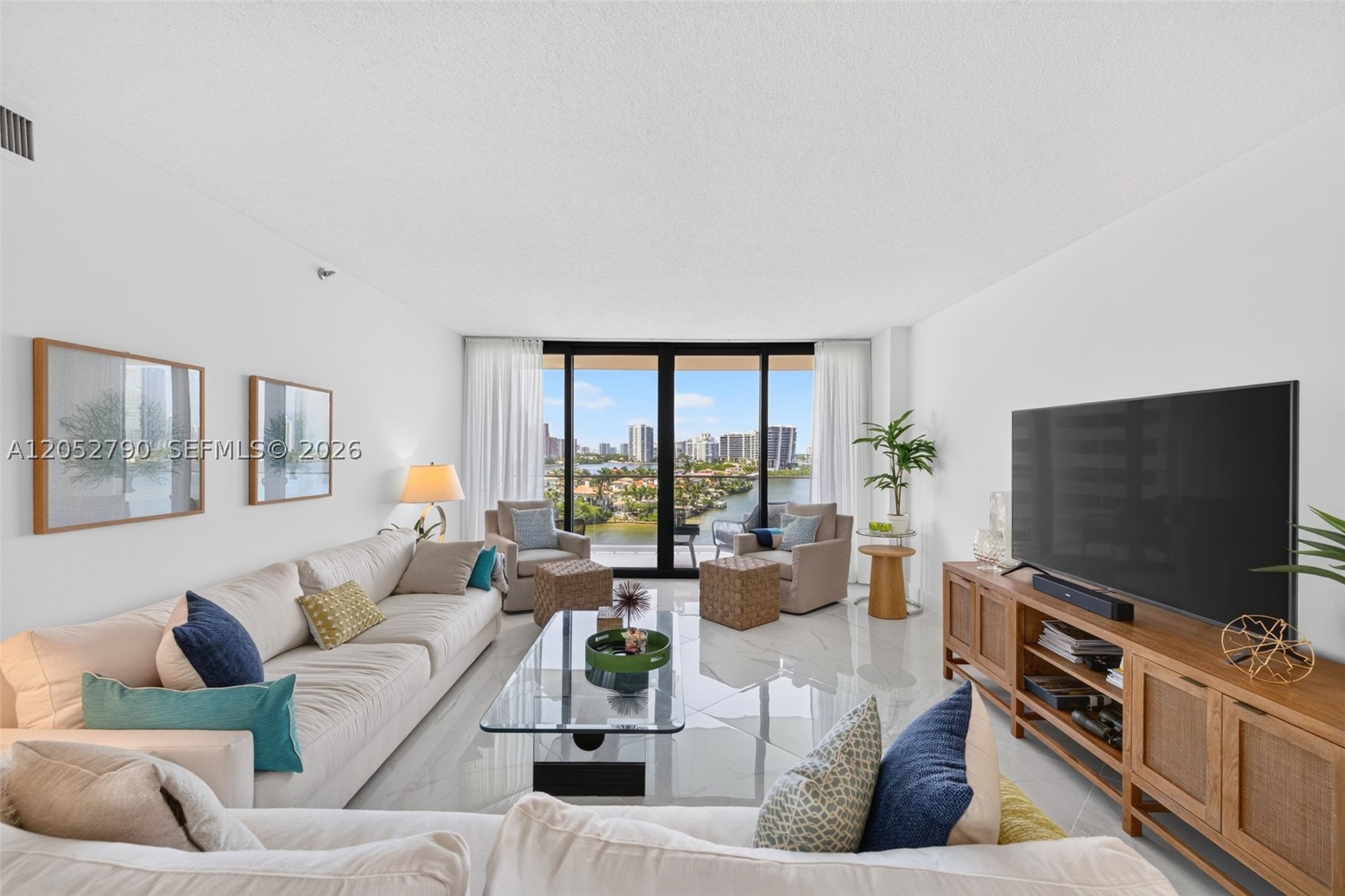 2800 Island Bl #904 Aventura, FL 33160