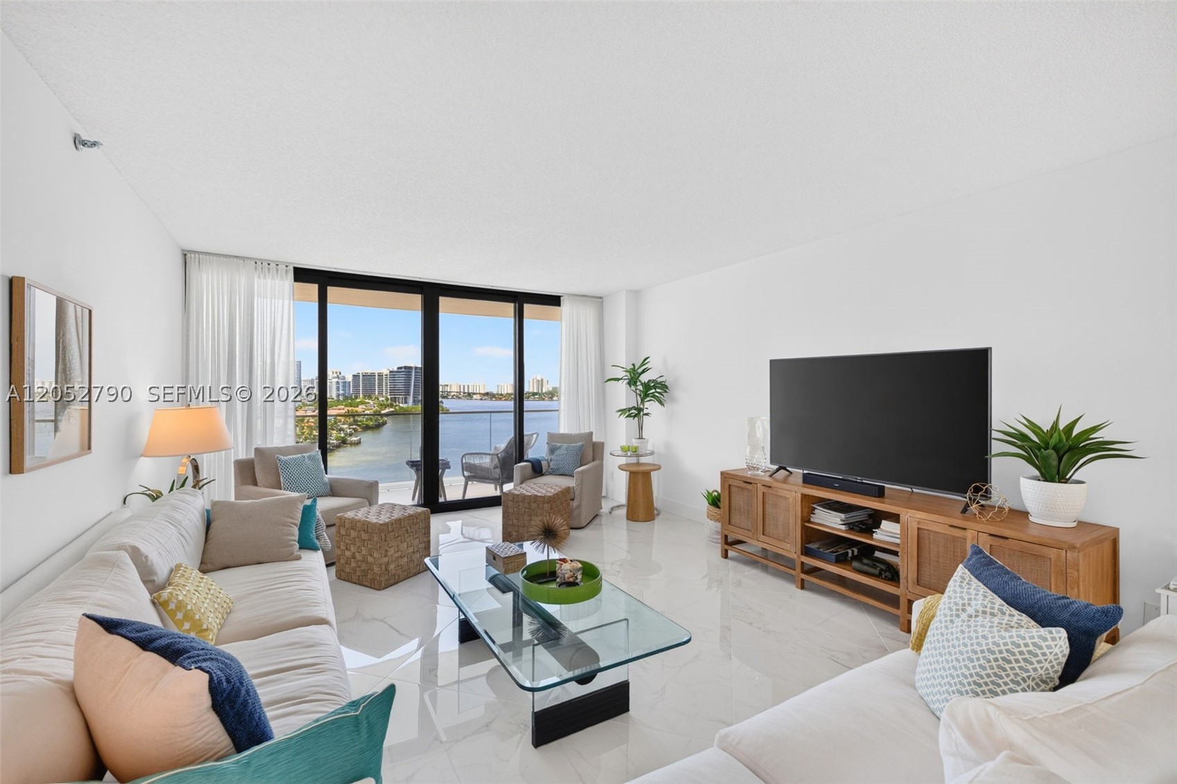 2800 Island Bl #904 Aventura, FL 33160