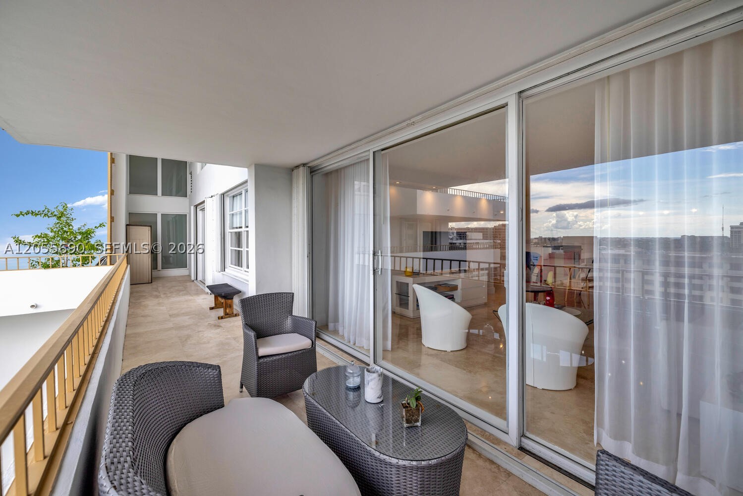 image Commodore Club West2