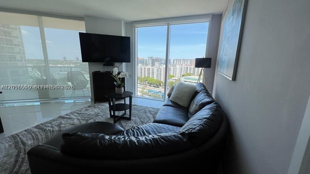image St Tropez Sunny Isles10