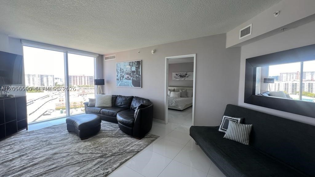 image St Tropez Sunny Isles18