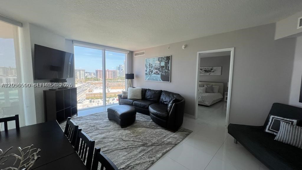 image St Tropez Sunny Isles1