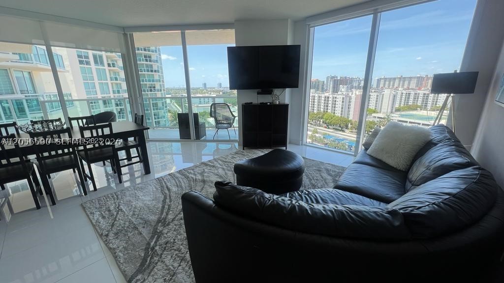 image St Tropez Sunny Isles4