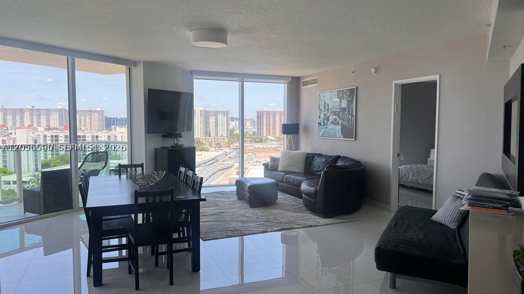 image St Tropez Sunny Isles8